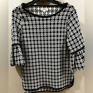 Max Studio Stretch Black and White Print Top